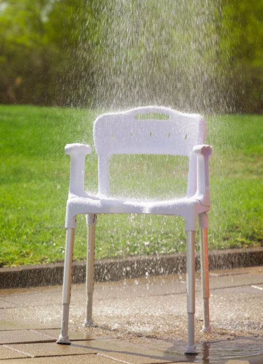 Mynd Etac  Swift sturtustóll  með baki og örmum